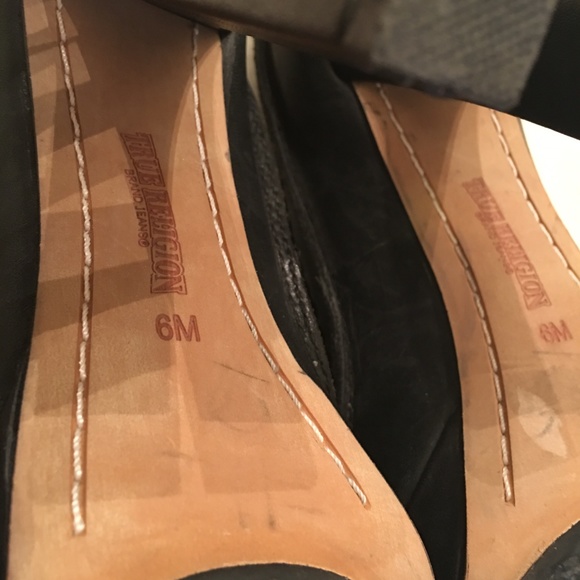 NWOT True Religion Blk Leather Platform Pump Sz6M - Picture 8 of 8